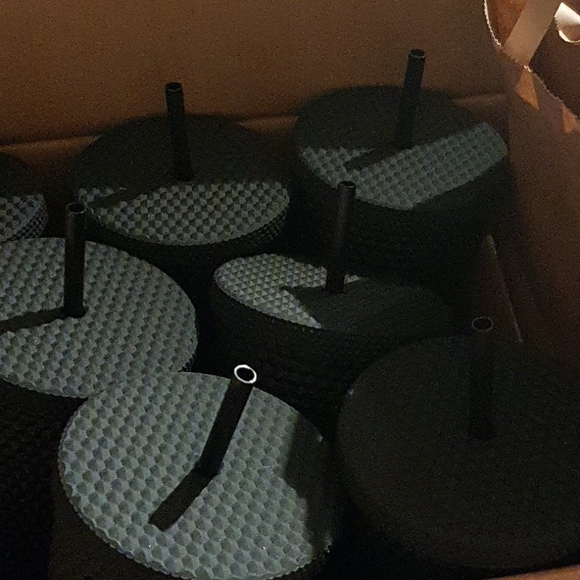 RARE Starbucks Fall 2019 Matte Black Studded 24oz - Picture 3 of 3